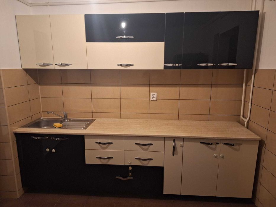 Inchiriez apartament 2 camere, decomandat zona  Rahova