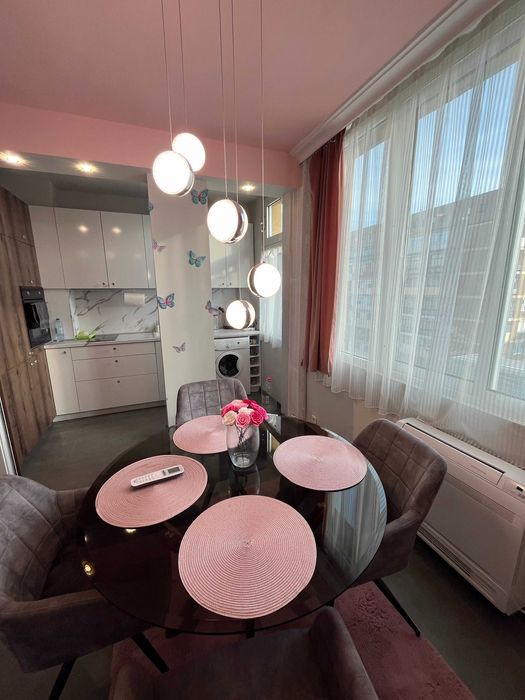 Продава се Тристаен апартамент в Казанлък - 100 кв.м за 1520 €/кв.м - Снимка #1