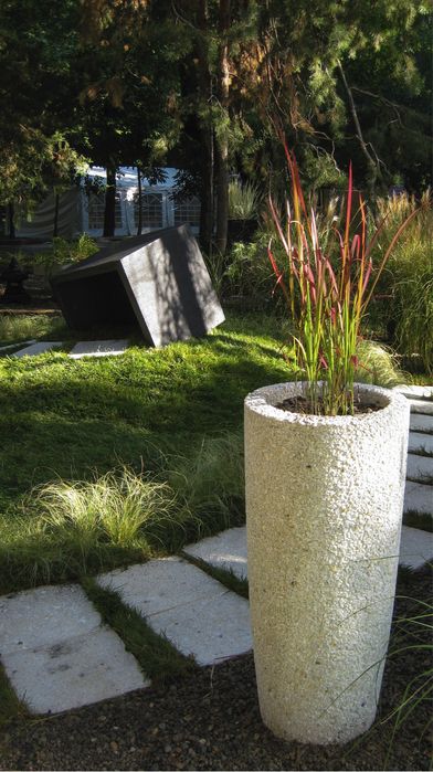 Уличные вазоны для цветов  и деревьев