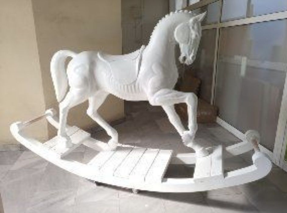 Кон от дърво люлеещ се