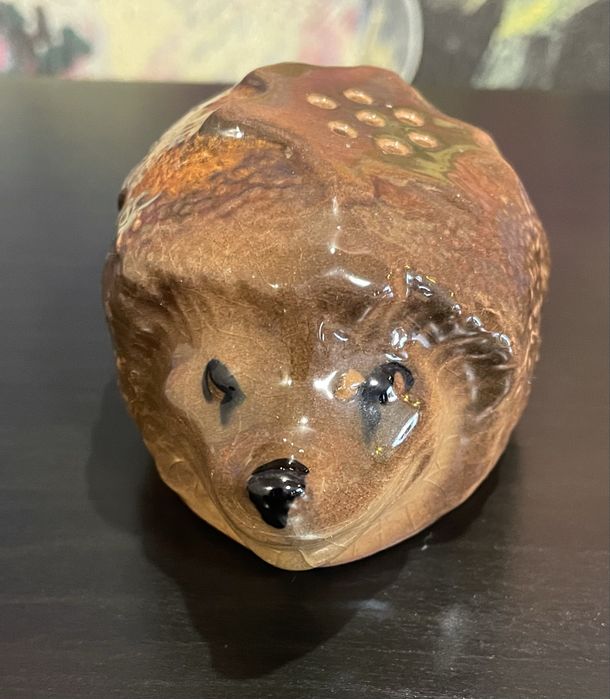 Продам СССР статуэтку, значок, солонку, колье