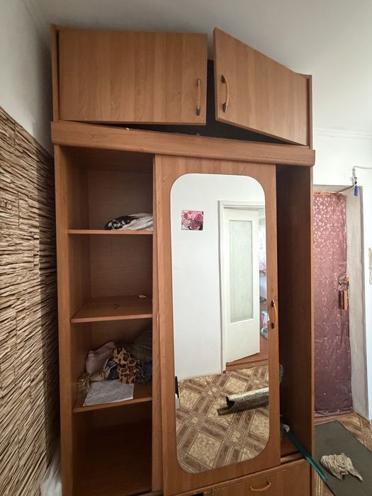 Продам шкаф и диван скреслами