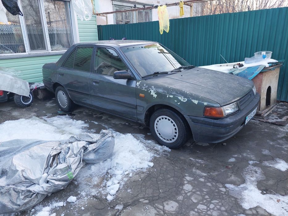 Мазда 323 на ходу