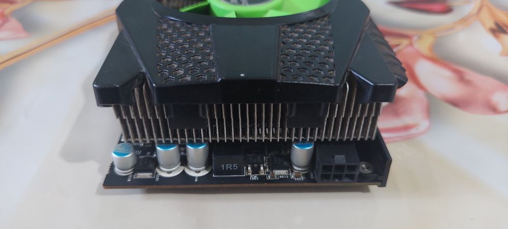Видеокарта Nvidia GeForce GTS 250 512Mb.
Работает отлично.