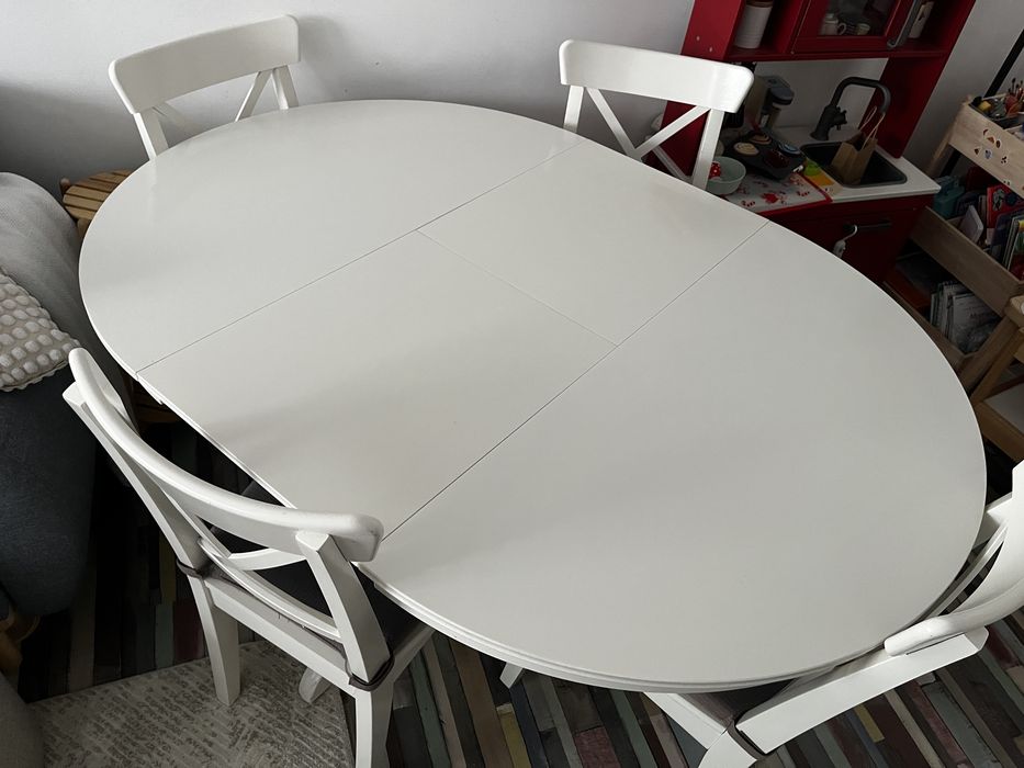 Masă + 4 scaune, alb/alb, 110/155 cm, ROSENTORP IKEA  + 4 perne gri JUSTINA