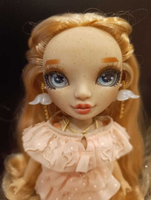 Кукла Rainbow High Victoria Whitman