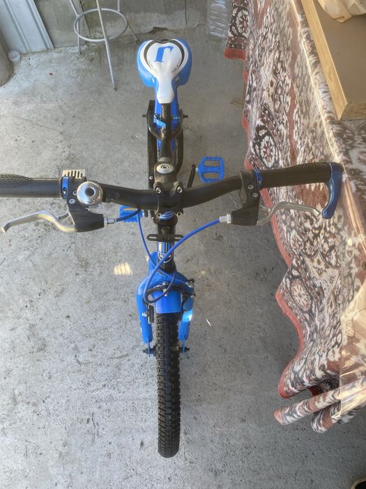 Vand bicicleta baiat noua
