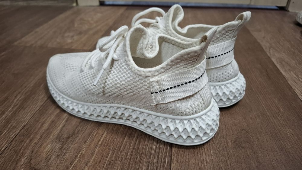 Белые текстильные кроссовки (слипоны). Размер 37 и 39