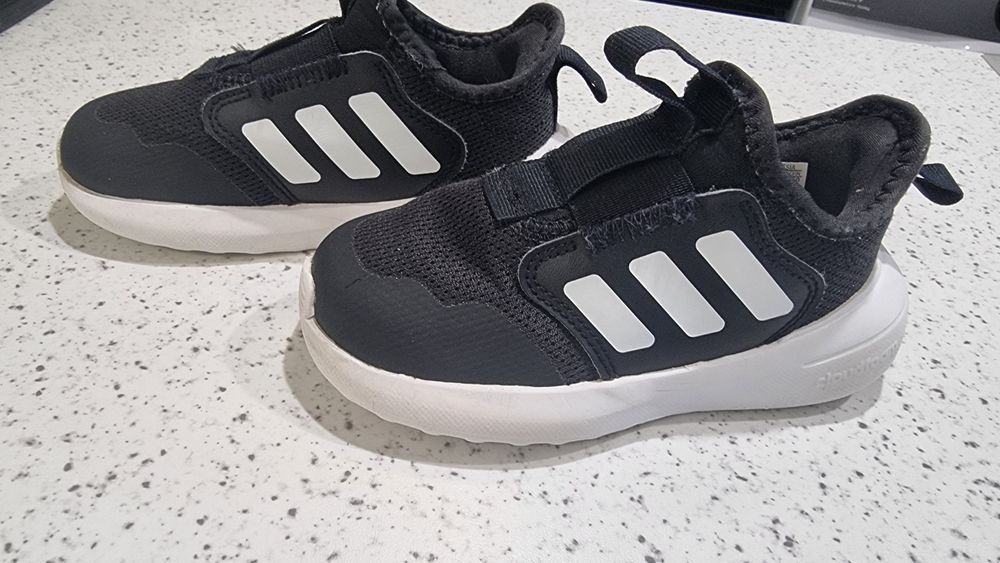 Детски маратонки адидас за момче