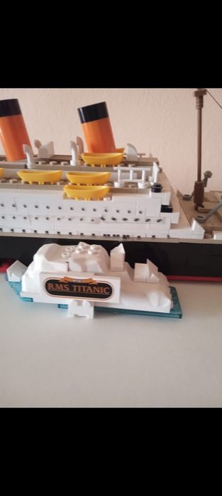 Vând Lego Titanic