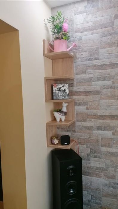 Модерните етажерки за ъгъл