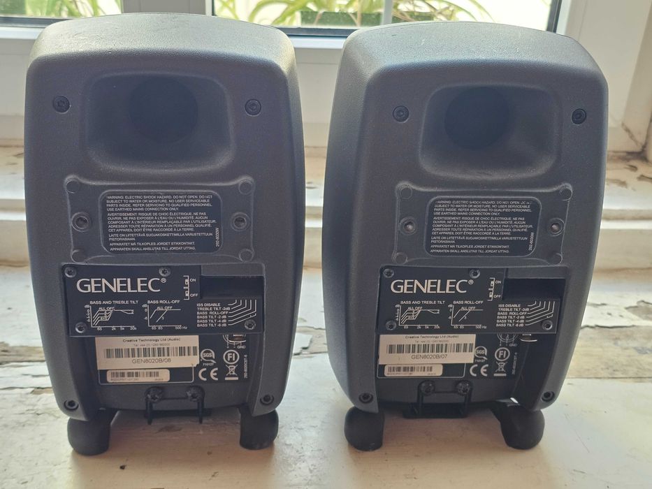 Set monitoare Genelec GEN8020B
