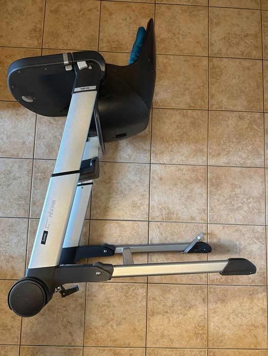 Scaun de masa INGLESINA Zuma culoare Light Blue cu cadru gri, stare excelenta!
