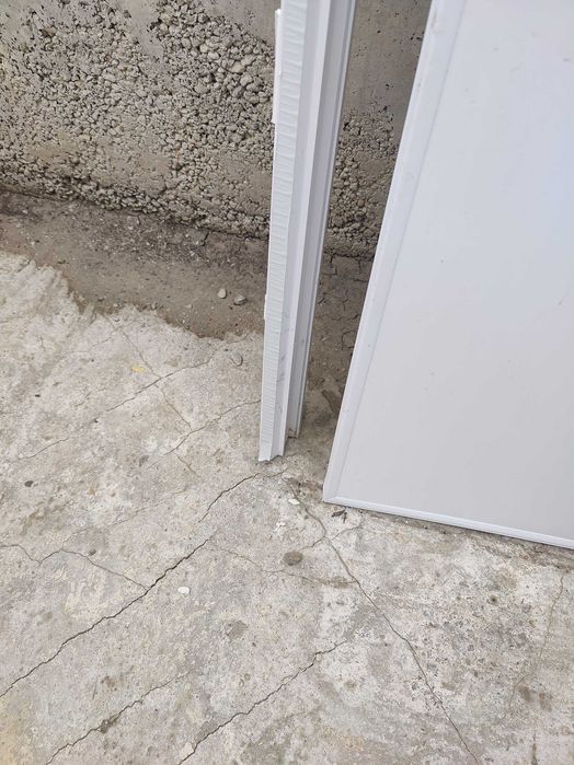 Продавам PVC Каса с врата за баня 60х195 см., дясна