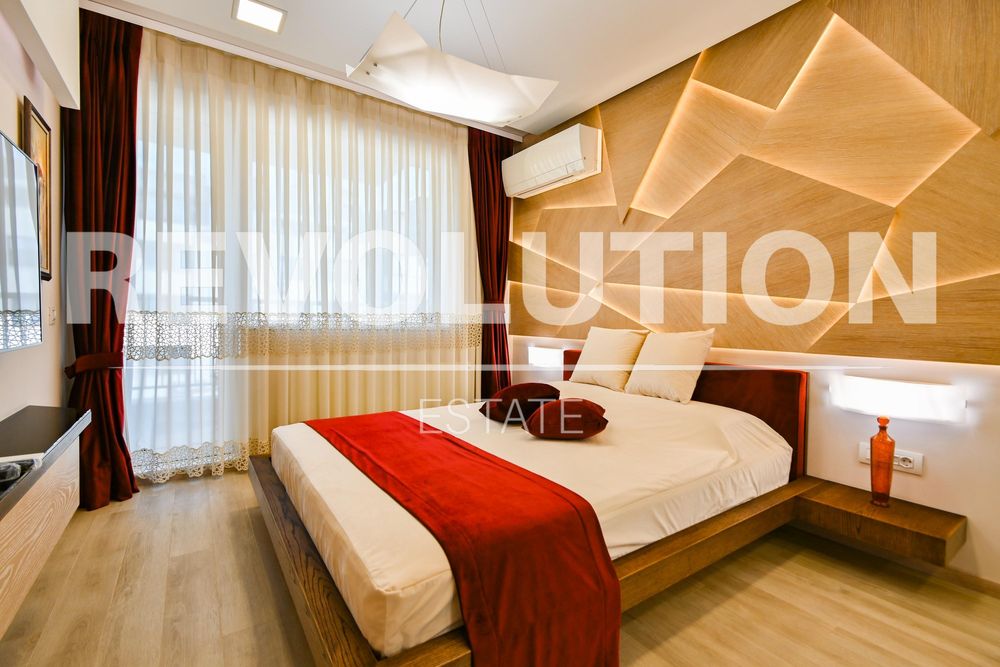 Дава се под наем Тристаен апартамент в София, Център - 119 кв.м за 1200 € - Снимка #8