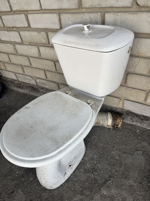 Продам Б/у унитаз.