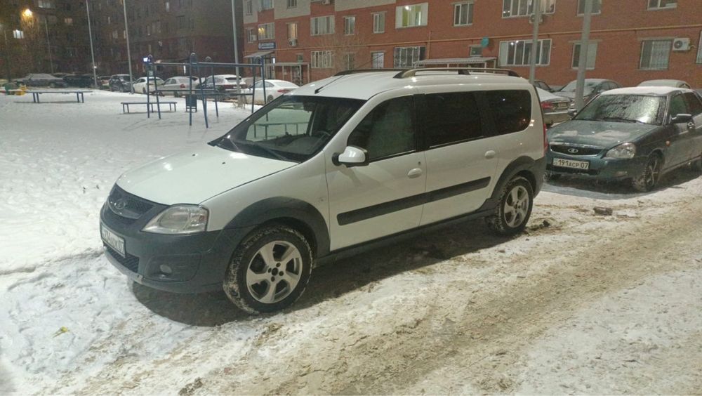 Продам Lada Lalrgus CROSS, 2017 ГОД