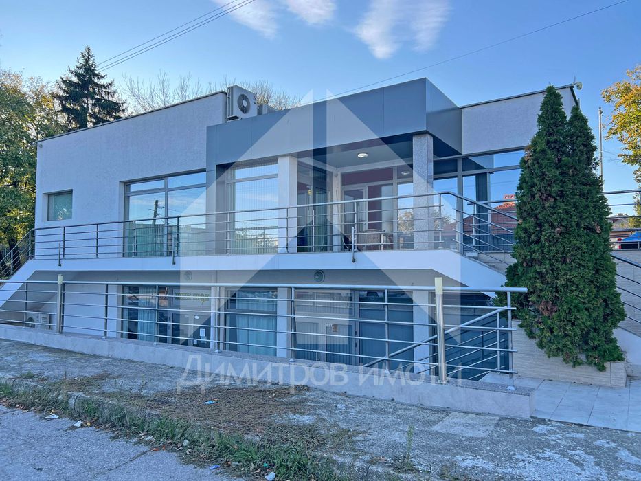 Продава двуетажен търговски обект - магазин в гр. Нови пазар.