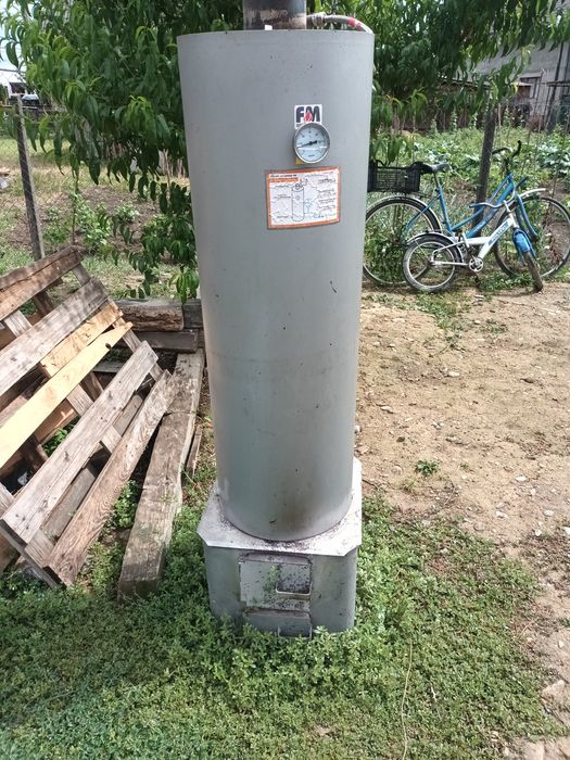 Vînd boiler pe lemne