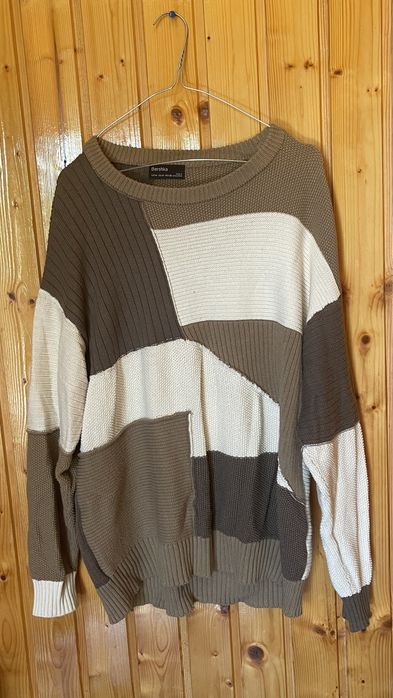 Plover cu 2 tipuri de maro și alb din Bershka