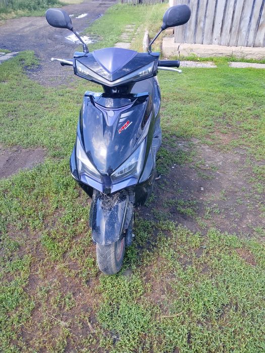 Продам скутер М8 на полном ходу