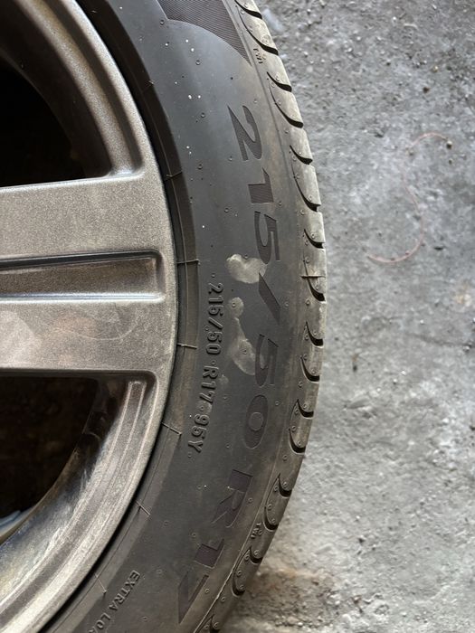 Продам комплект резины на дисках 215/50 R17