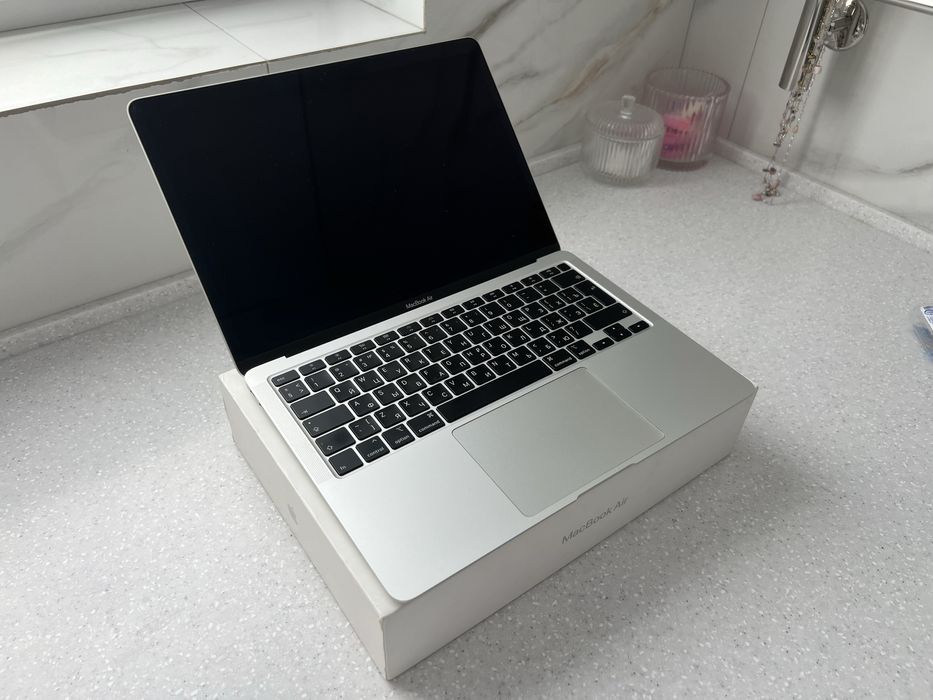 Macbook air 8/256
