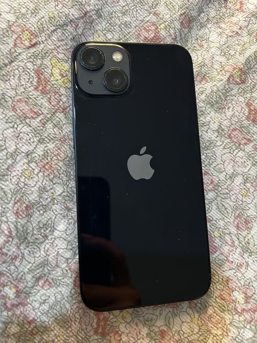 Продавам iPhone 13