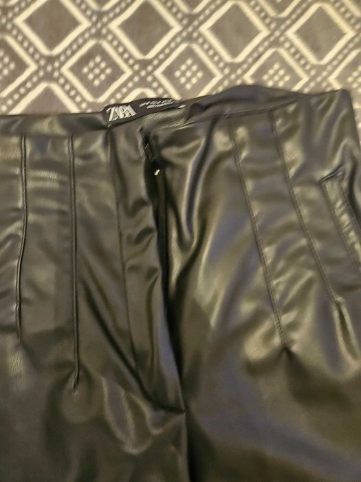 Pantaloni piele Zara,mari.ea M