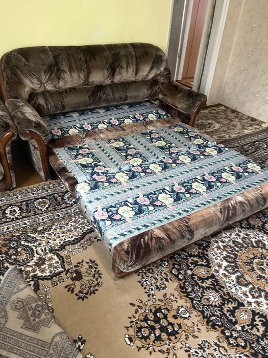 Продаются два дивана и кресло