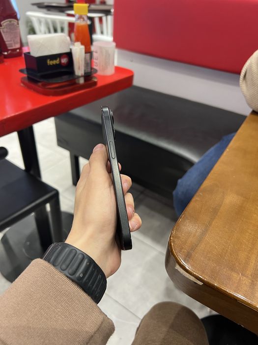 Iphone 15ozi 128gb sim kartali ideal