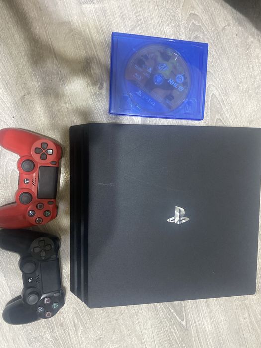 Продаю Sony Playstation 4 Pro
