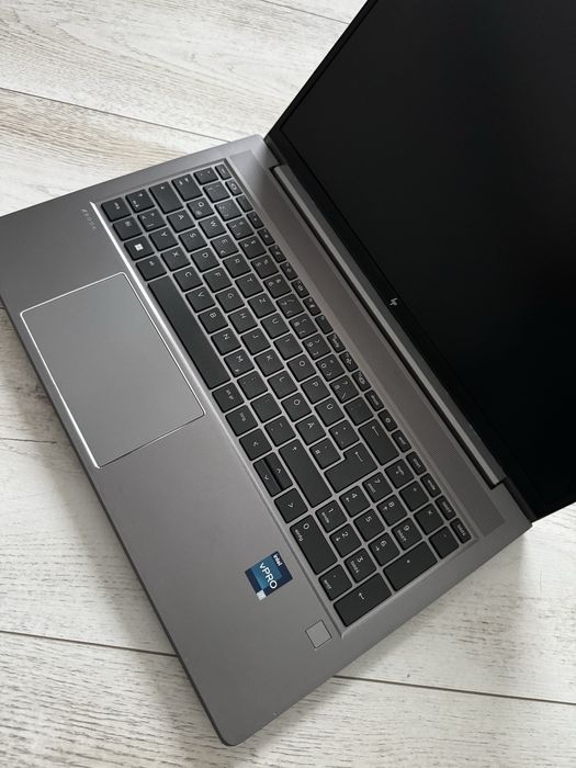 Zbook hp i7 13800H workstation g10 16gb ram