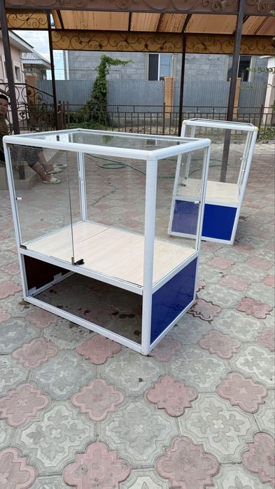 Продаетс стекланные витрины