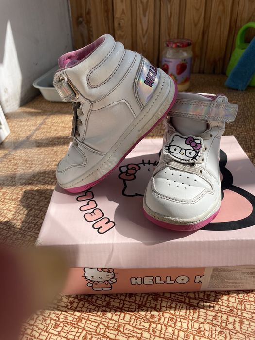 Продам обувь для девочки