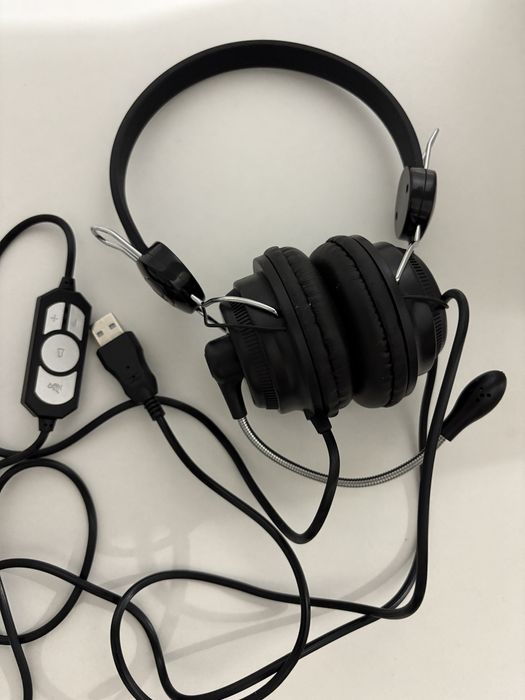 Компьюьерный стол