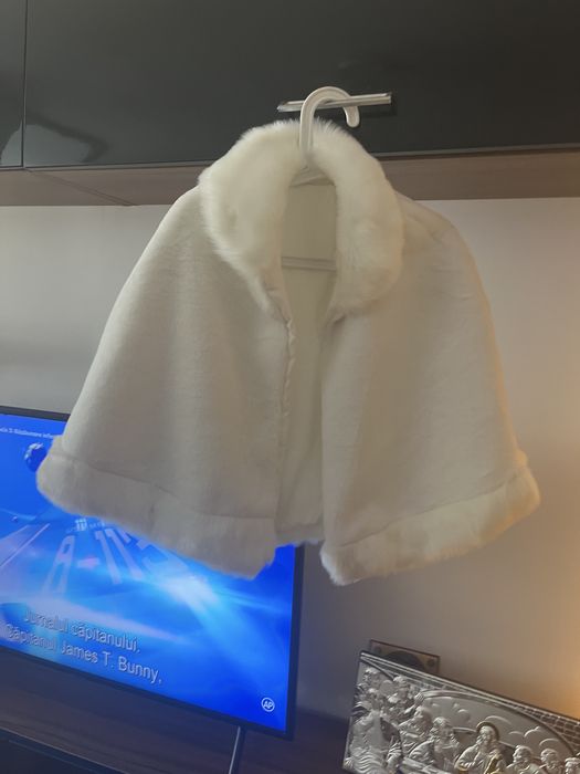 Capă.  , blana artificiala