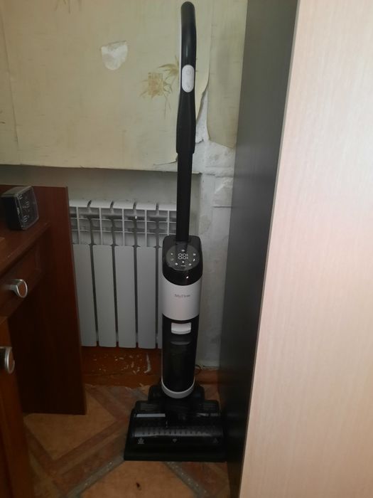 Продается безправодной моющий пылесос