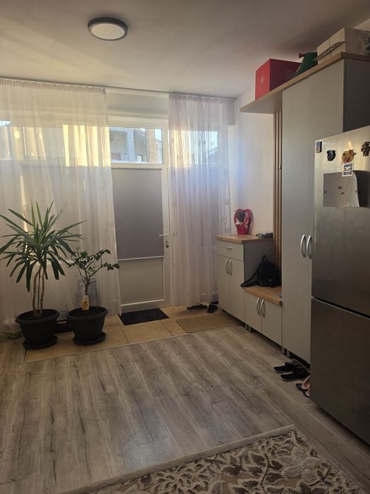 Închiriez apartament