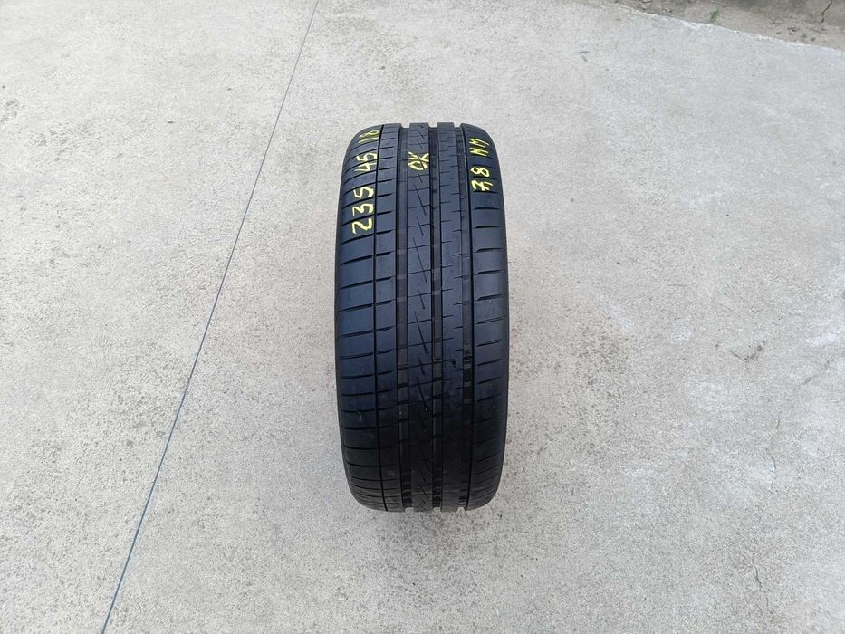 O anvelopa vara 235 45 18 vredestein ultrac vorti profil de 7,8 mm