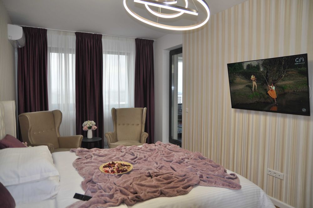 Proprietar închiriez garsonieră si parcare cu vedere panoramică