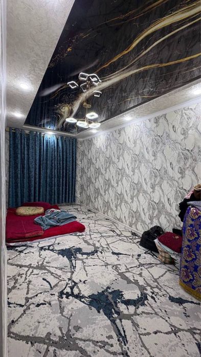 Шахар марказида 2 хонали уй тезда сотилади.