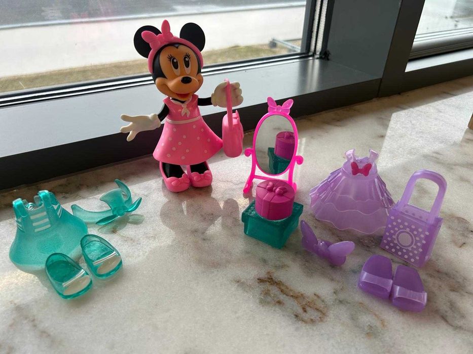 Jucărie Minnie Mouse cu accesorii – set complet, stare foarte bună