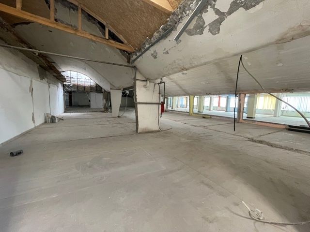 Inchiriem/vindem spatiu comercial/hala 1100 mp