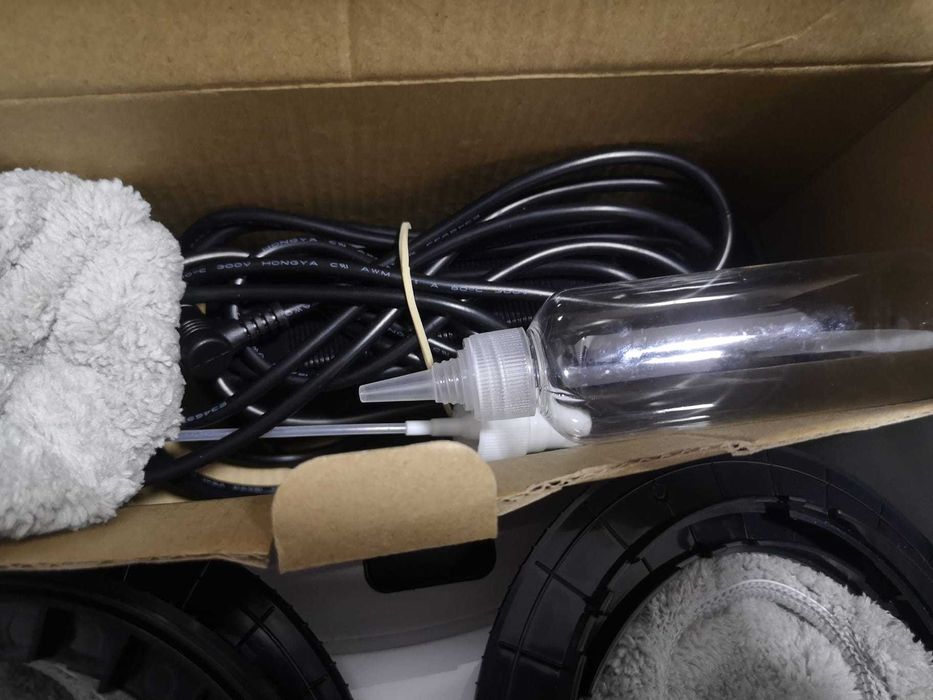 robot inteligent de curatat geamuri