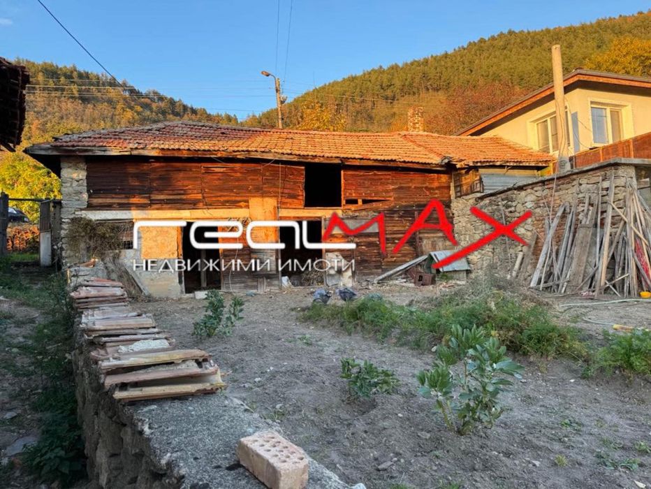 Продава къща в с. Горно Изворово