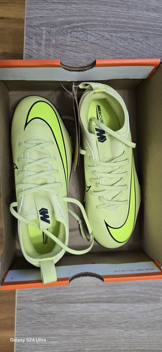 Футболни обувки за деца  тип Стоножка 35 номер