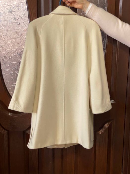 Белое кошемировое пальто размер 48-50