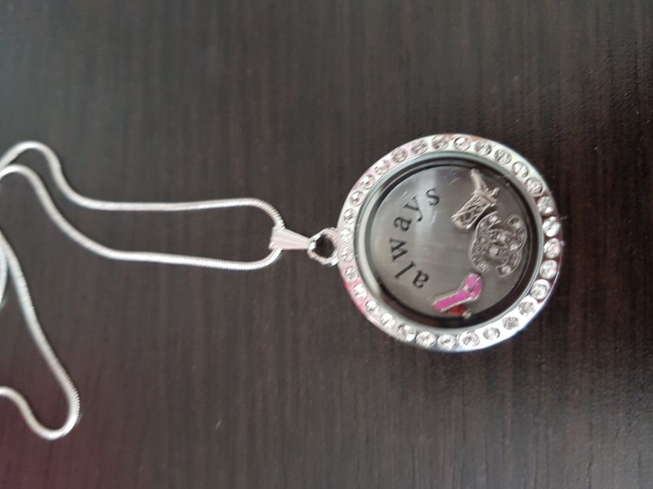 Pandantive elegante ideale pentru cadou de sarbatori