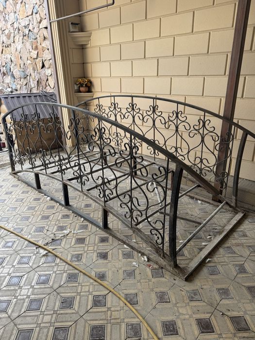 Продаётся железный мост с элементами ковки